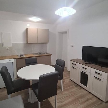 Ferienwohnung Apartman Otočac Exterior foto