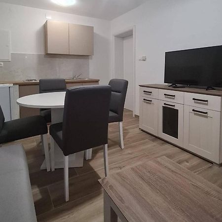 Ferienwohnung Apartman Otočac Exterior foto