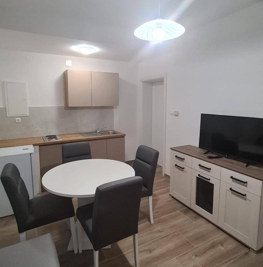 Ferienwohnung Apartman Otočac Exterior foto